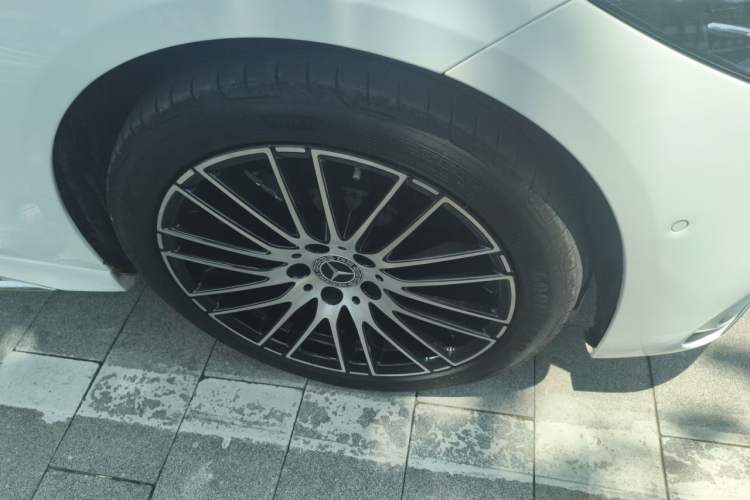 Used Mercedes-Benz C-Class 2022 Restyled C 260 L Sport Edition Right Front Wheel Hub