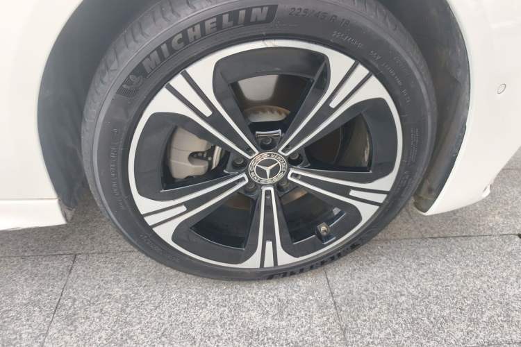 Used Mercedes-Benz C-Class 2022 Restyled C 260 L Sport Edition 4MATIC Right Front Wheel Hub