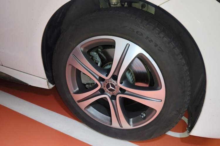 Used Mercedes-Benz C-Class 2022 C 200 L Sport Edition Right Front Wheel Hub