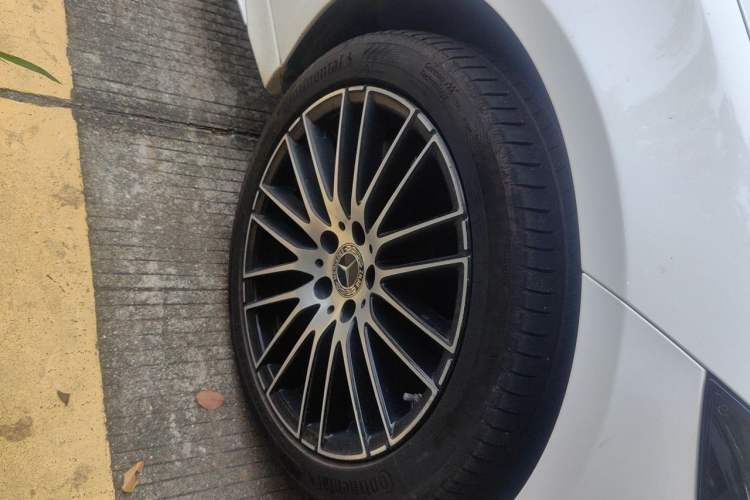 Used Mercedes-Benz C-Class 2022 Restyled C 260 L Sport Edition Right Front Wheel Hub