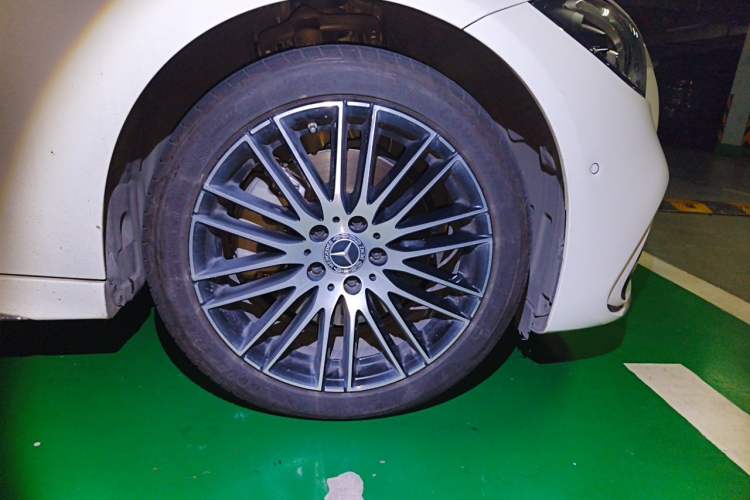 Used Mercedes-Benz C-Class 2022 Restyled C 260 L Sport Edition Right Front Wheel Hub