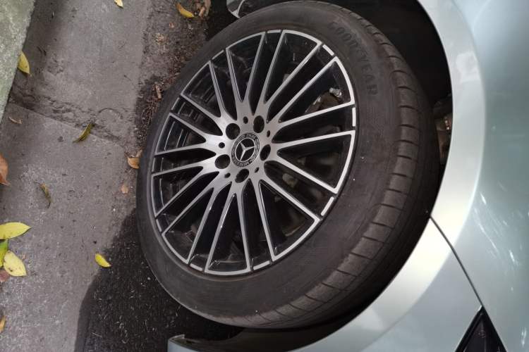 Used Mercedes-Benz C-Class 2022 Restyled C 260 L Sport Edition Right Front Wheel Hub