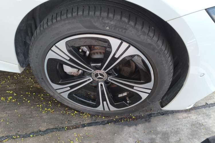 Used Mercedes-Benz C-Class 2022 Revised C 260 L Starry Night Sport Edition Right Front Wheel Hub