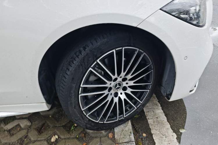 Used Mercedes-Benz C-Class 2022 Restyled C 260 L Sport Edition Right Front Wheel Hub