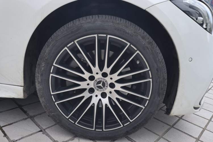 Used Mercedes-Benz C-Class 2022 Restyled C 260 L Sport Edition Right Front Wheel Hub