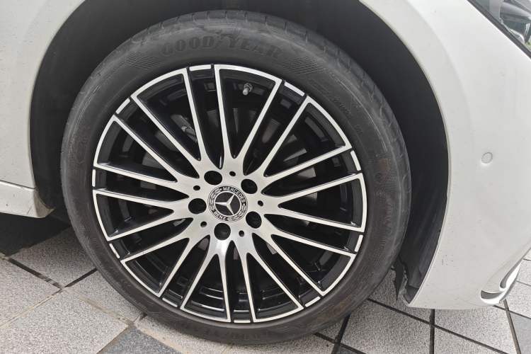Used Mercedes-Benz C-Class 2022 Restyled C 260 L Sport Edition Right Front Wheel Hub