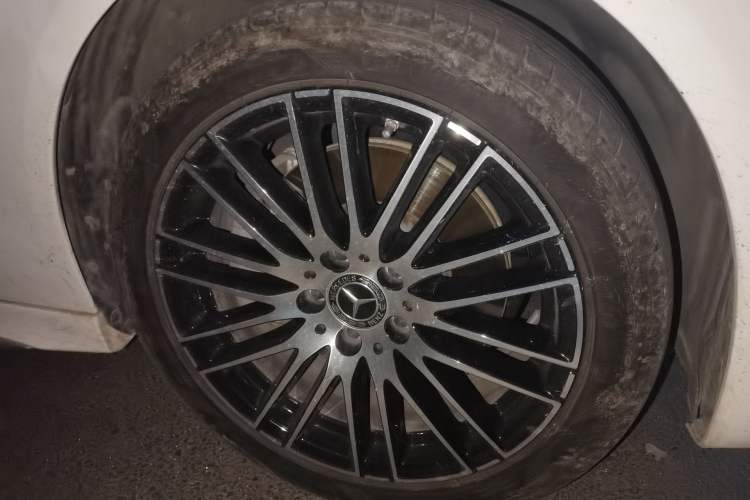 Used Mercedes-Benz C-Class 2022 Restyled C 260 L Sport Edition Right Front Wheel Hub
