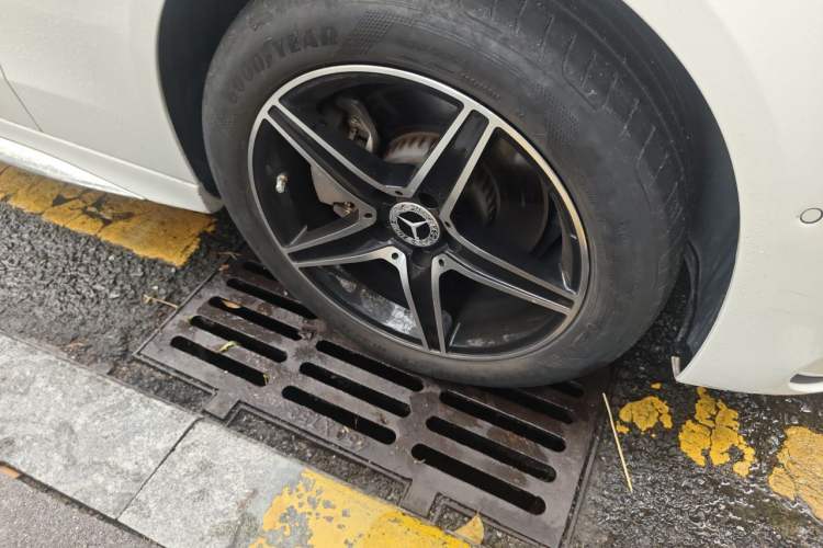 Used Mercedes-Benz C-Class 2022 C 200 L Sport Edition Right Front Wheel Hub