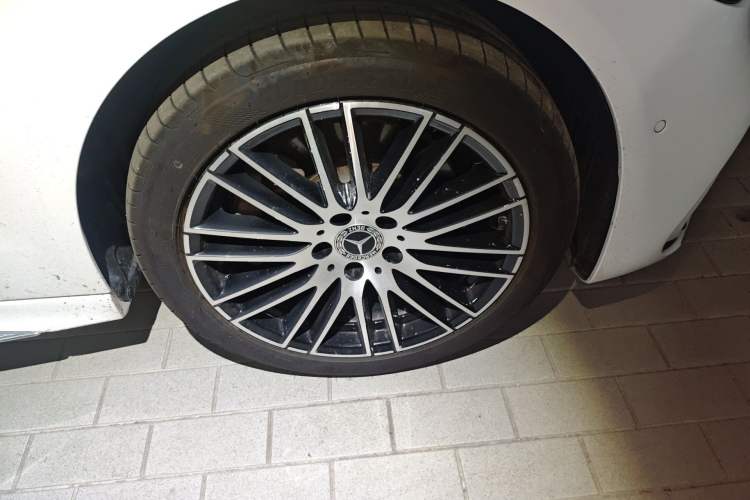Used Mercedes-Benz C-Class 2022 Restyled C 260 L Sport Edition Right Front Wheel Hub