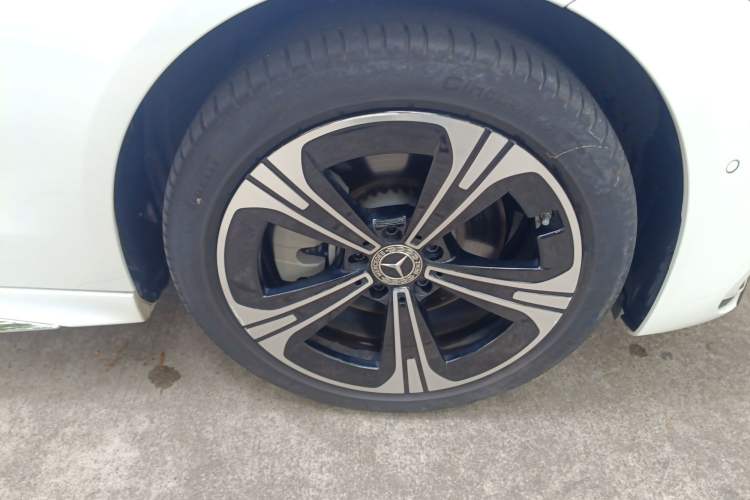 Used Mercedes-Benz C-Class 2022 Revised C 260 L Starry Night Sport Edition Right Front Wheel Hub