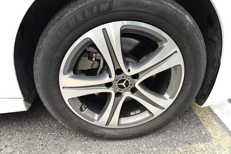 Used Mercedes-Benz C-Class 2022 Restyled C 200 L Sport Edition Right Front Wheel Hub