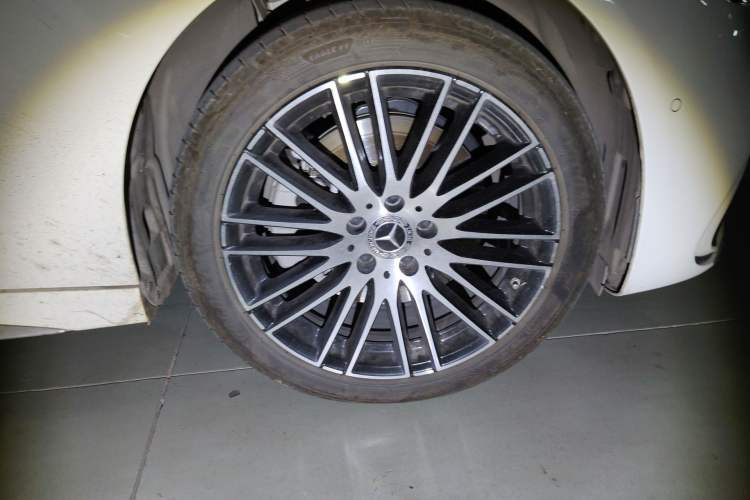 Used Mercedes-Benz C-Class 2022 Restyled C 260 L Sport Edition Right Front Wheel Hub