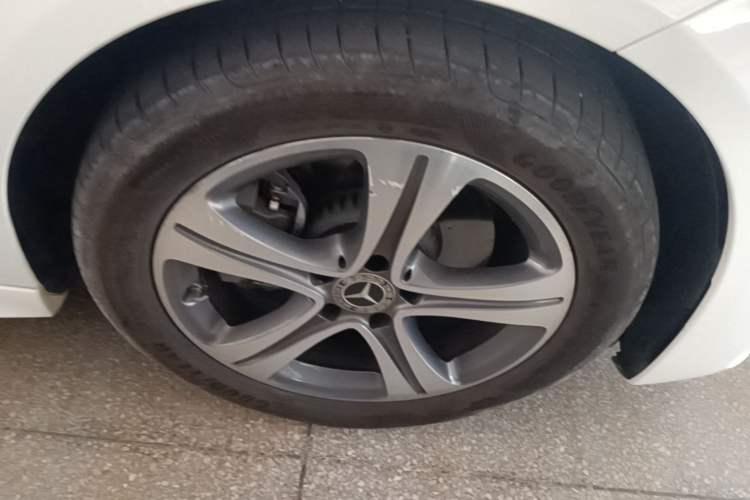 Used Mercedes-Benz C-Class 2022 C 200 L Sport Edition Right Front Wheel Hub