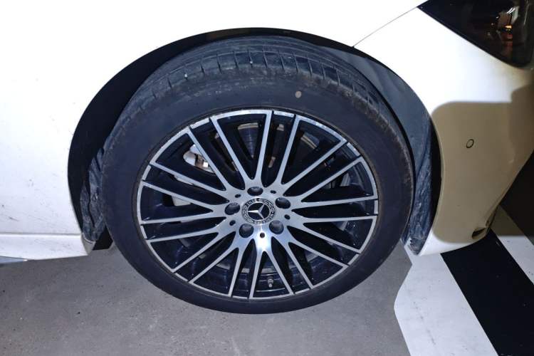 Used Mercedes-Benz C-Class 2022 Restyled C 260 L Sport Edition Right Front Wheel Hub
