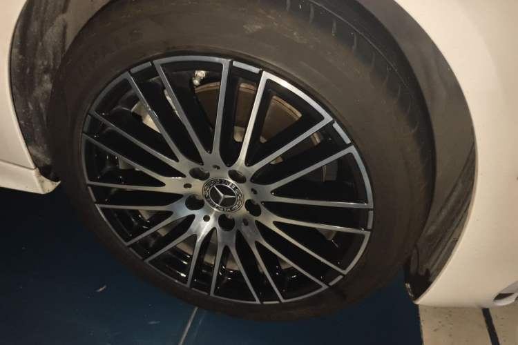 Used Mercedes-Benz C-Class 2022 Restyled C 260 L Sport Edition Right Front Wheel Hub