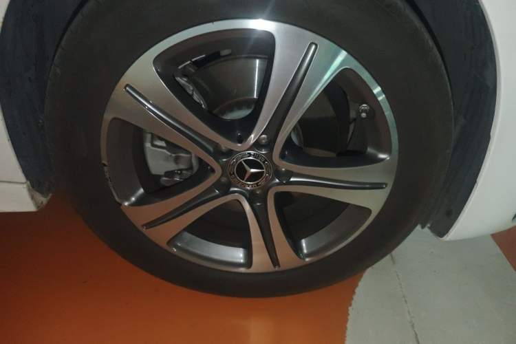 Used Mercedes-Benz C-Class 2022 Restyled C 200 L Sport Edition Right Front Wheel Hub