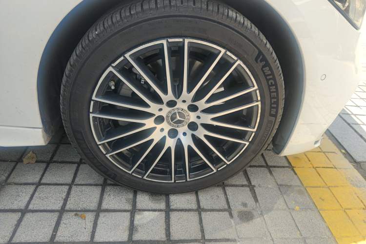 Used Mercedes-Benz C-Class 2022 C 260 L Sport Edition Right Front Wheel Hub