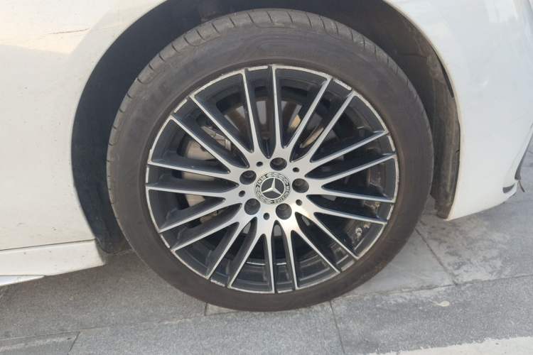 Used Mercedes-Benz C-Class 2022 C 260 L Sport Edition Right Front Wheel Hub