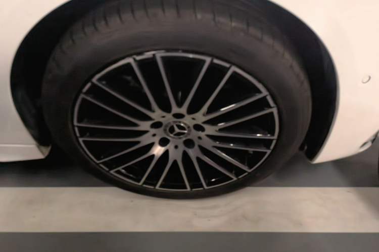 Used Mercedes-Benz C-Class 2022 Restyled C 260 L Sport Edition Right Front Wheel Hub