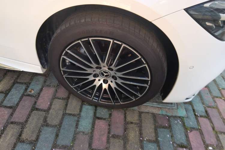 Used Mercedes-Benz C-Class 2022 Restyled C 260 L Sport Edition Right Front Wheel Hub