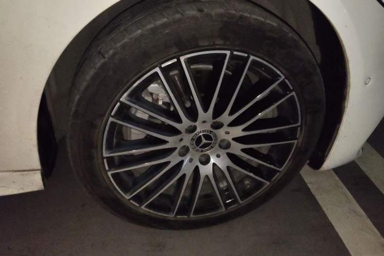 Used Mercedes-Benz C-Class 2022 Restyled C 260 L Sport Edition Right Front Wheel Hub