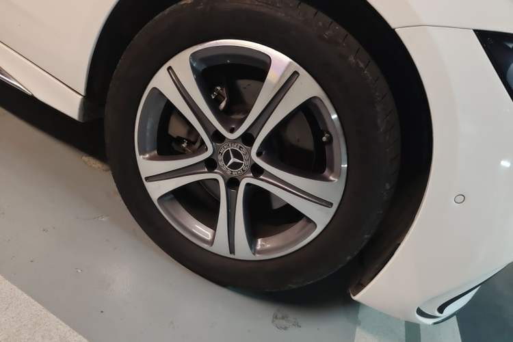 Used Mercedes-Benz C-Class 2022 Restyled C 200 L Sport Edition Right Front Wheel Hub