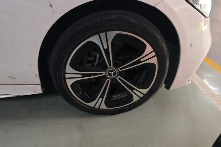 Used Mercedes-Benz C-Class 2022 Revised C 260 L Starry Night Sport Edition Right Front Wheel Hub