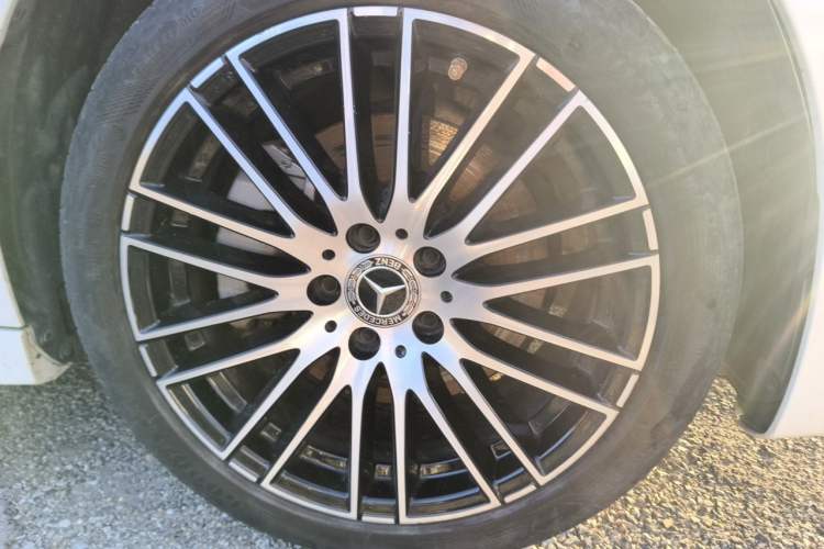 Used Mercedes-Benz C-Class 2022 Restyled C 260 L Sport Edition Right Front Wheel Hub
