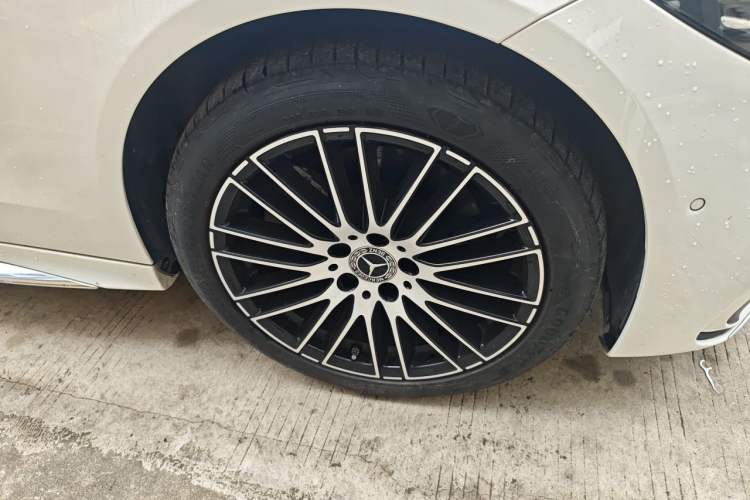 Used Mercedes-Benz C-Class 2022 Restyled C 260 L Sport Edition Right Front Wheel Hub