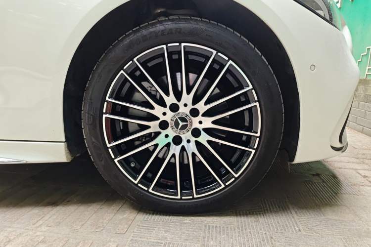 Used Mercedes-Benz C-Class 2022 Revised C 260 L Starry Night Sport Edition Right Front Wheel Hub