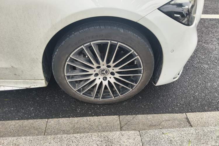 Used Mercedes-Benz C-Class 2022 Restyled C 260 L Sport Edition Right Front Wheel Hub