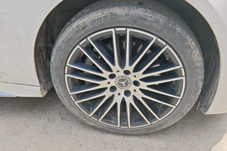 Used Mercedes-Benz C-Class 2022 Restyled C 260 L Sport Edition Right Front Wheel Hub