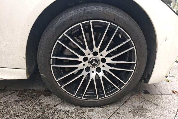 Used Mercedes-Benz C-Class 2022 C 260 L Sport Edition Right Front Wheel Hub