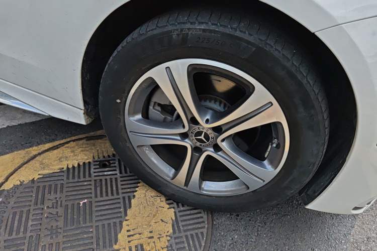 Used Mercedes-Benz C-Class 2022 C 200 L Sport Edition Right Front Wheel Hub