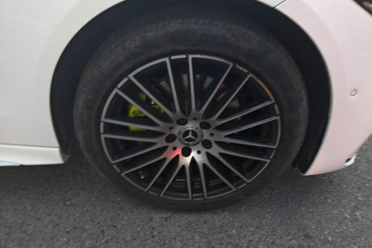 Used Mercedes-Benz C-Class 2022 Restyled C 200 L Sport Edition Right Front Wheel Hub