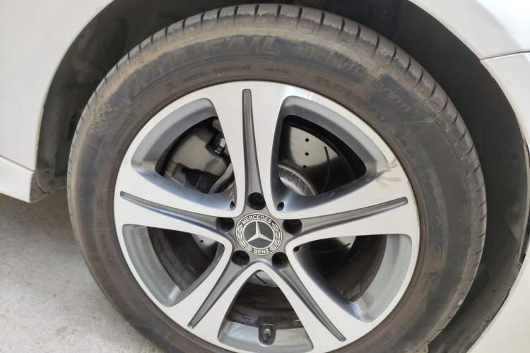 Used Mercedes-Benz C-Class 2022 C 200 L Sport Edition Right Front Wheel Hub