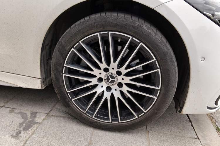 Used Mercedes-Benz C-Class 2022 Restyled C 260 L Sport Edition Right Front Wheel Hub