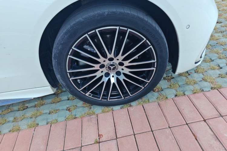Used Mercedes-Benz C-Class 2022 C 260 L Sport Edition Right Front Wheel Hub