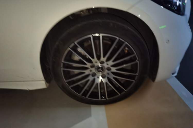 Used Mercedes-Benz C-Class 2022 Restyled C 260 L Sport Edition Right Front Wheel Hub