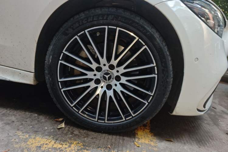 Used Mercedes-Benz C-Class 2022 C 260 L Sport Edition Right Front Wheel Hub