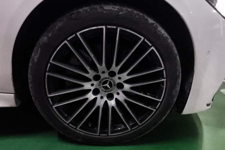 Used Mercedes-Benz C-Class 2022 Restyled C 260 L Sport Edition Right Front Wheel Hub