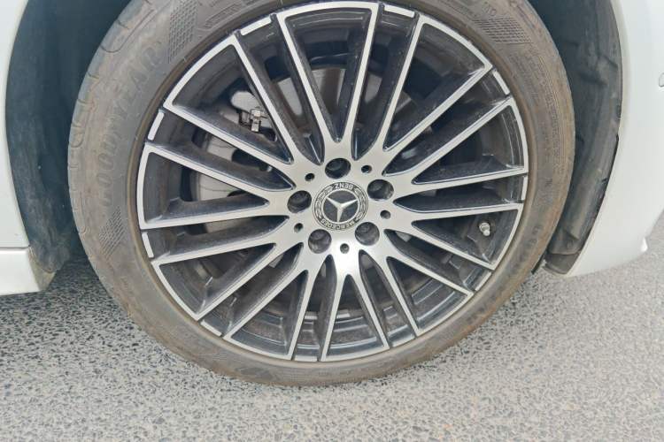 Used Mercedes-Benz C-Class 2022 Restyled C 260 L Sport Edition Right Front Wheel Hub