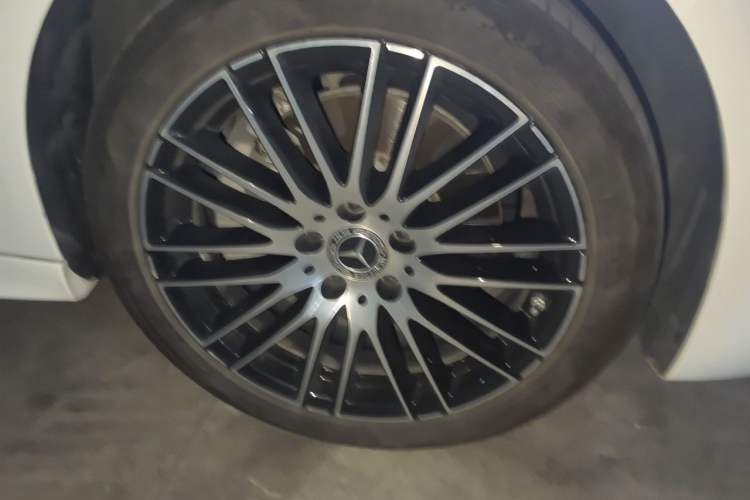 Used Mercedes-Benz C-Class 2022 Restyled C 260 L Sport Edition Right Front Wheel Hub