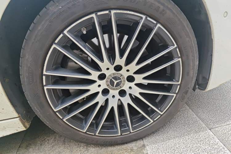 Used Mercedes-Benz C-Class 2022 C 260 L Sport Edition Right Front Wheel Hub