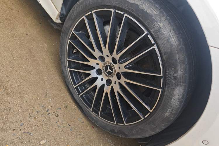 Used Mercedes-Benz C-Class 2022 Restyled C 260 L Sport Edition Right Front Wheel Hub