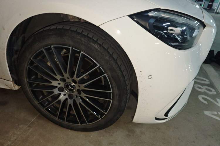 Used Mercedes-Benz C-Class 2022 Restyled C 260 L Sport Edition Right Front Wheel Hub