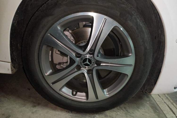 Used Mercedes-Benz C-Class 2022 C 200 L Sport Edition Right Front Wheel Hub