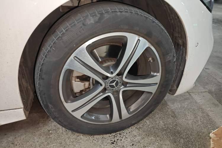 Used Mercedes-Benz C-Class 2022 C 200 L Sport Edition Right Front Wheel Hub