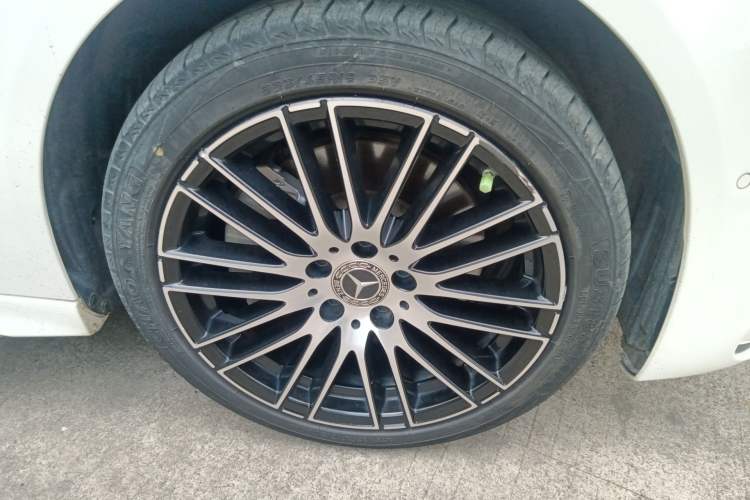 Used Mercedes-Benz C-Class 2022 C 260 L Sport Edition Right Front Wheel Hub