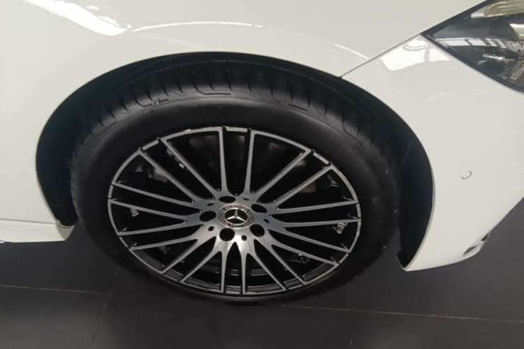 Used Mercedes-Benz C-Class 2022 Restyled C 260 L Sport Edition Right Front Wheel Hub
